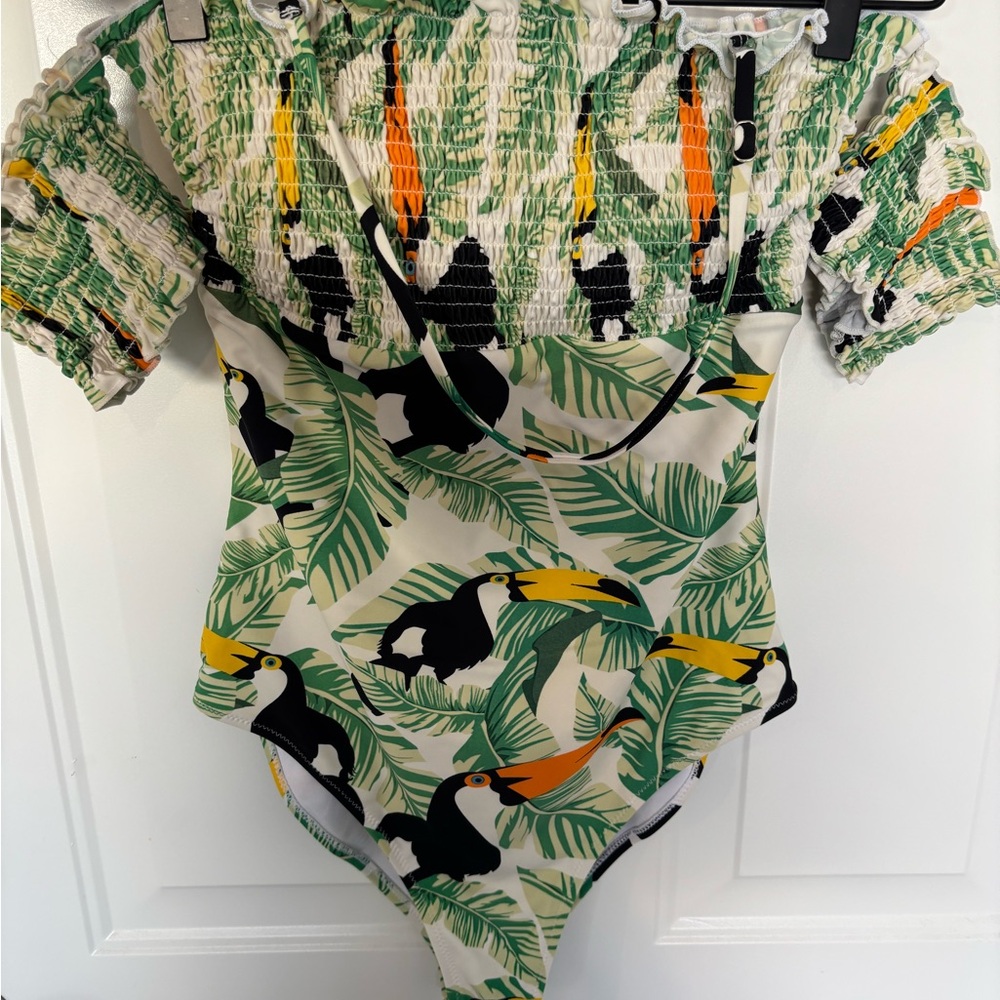 Cupshe Leaves and Parrots Off Shoulder One - Piece Swimsuit Sz Medium